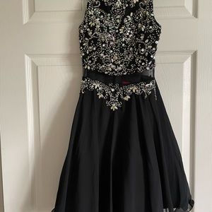 Juniors dress, new condition, beautiful bead details. XS